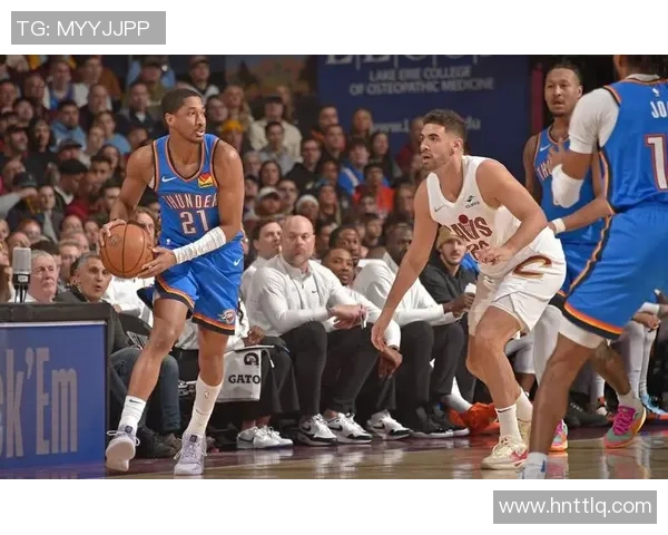 勇士与雷霆激战正酣纬来体育全程直播精彩瞬间 勇士与雷霆激战正酣纬来体育全程直播精彩瞬间